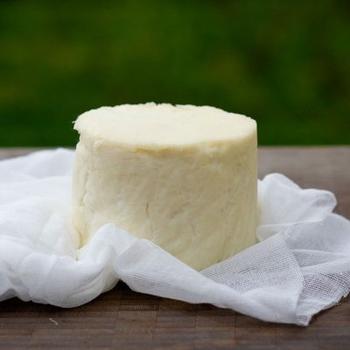 Сыр козий (твёрдый, солёный)